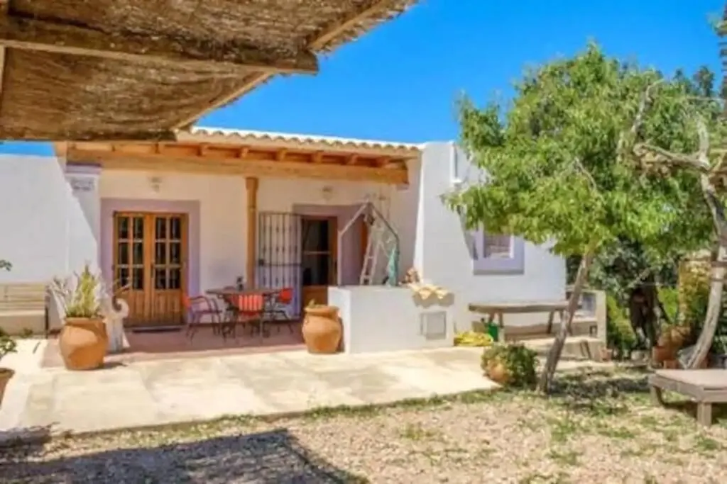 Casa Ibicenca En Cala D\'Hort contacts